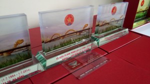 Sản xuất cung cấp quà tặng bằng Kính tại Đà Nẵng (1)